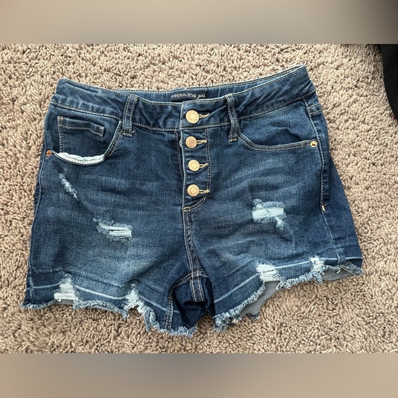 Denim shorts. - Picture 1 of 3
